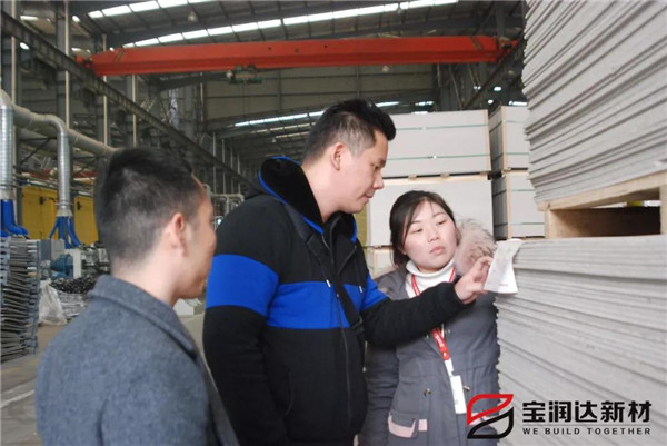 品質(zhì)保證！美國客戶采購商Patrick先生來訪寶潤達考察驗貨